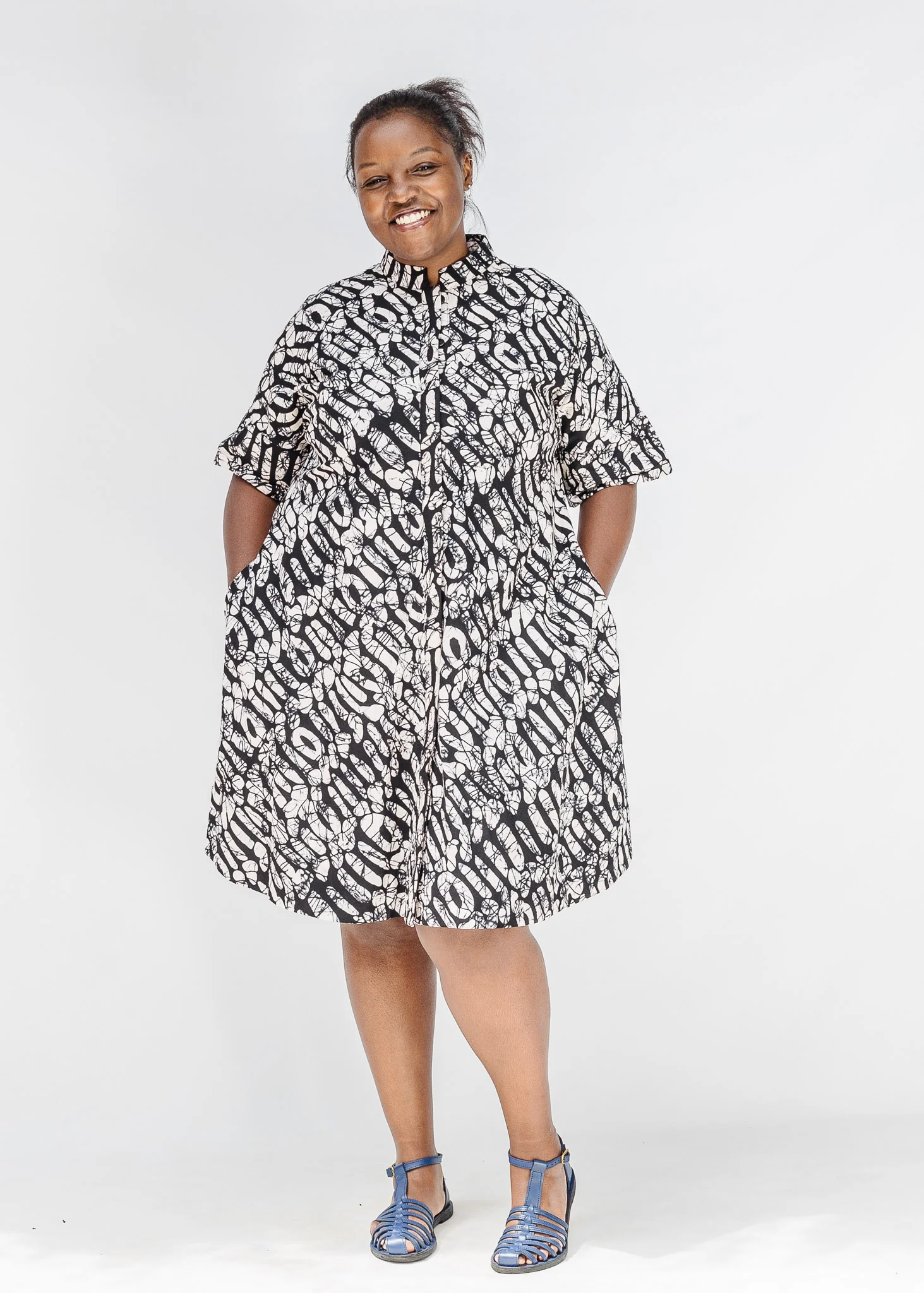 Monochrome Short Sleeved Dress - Image 7